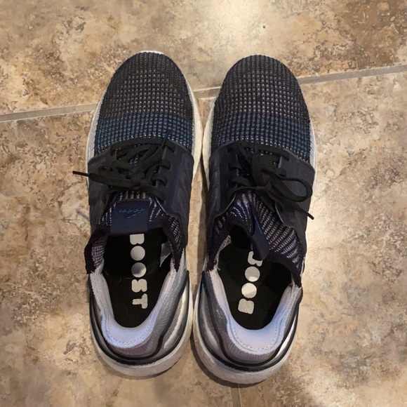 Womens Black Adidas Ultraboost with Blue stripe - Picture 4 of 4